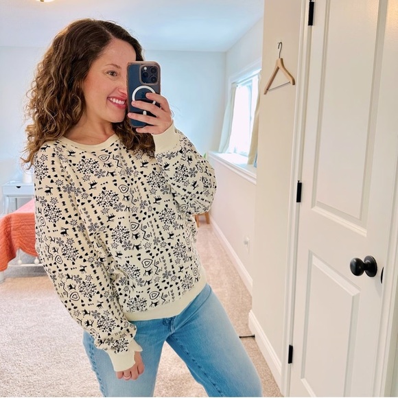 THE GREAT The College Sweatshirt in Washed White Folk Print 1 - Picture 2 of 5